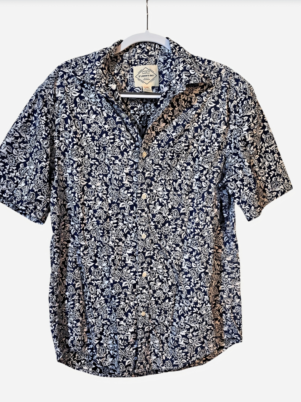 St. John's Bay Navy and White Floral Short-Sleeve Button-Down Shirt Sz. L
